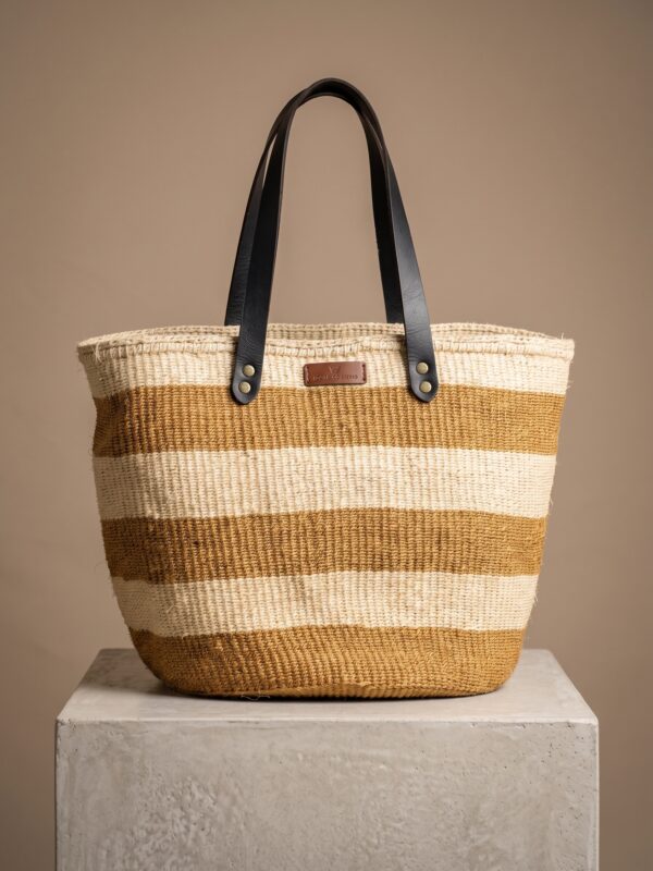 Hand woven handbag 01