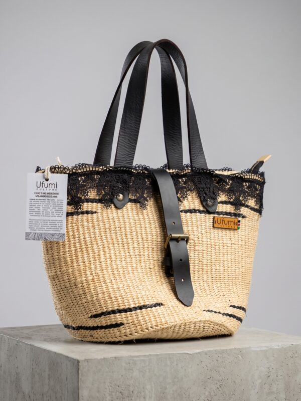 Hand woven handbag 02